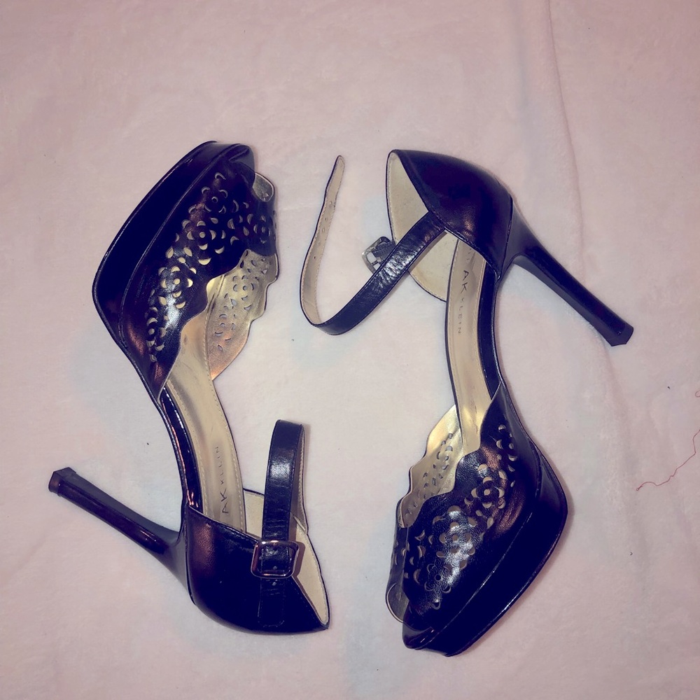 ANNE KLEIN Black Leather Peep Toe Cutout Pumps